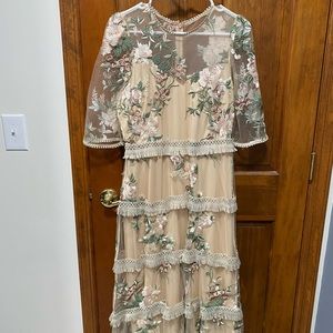 MIDI floral lace dress from Vici